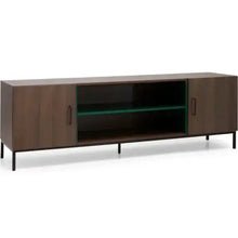  Mueble TV Dinka 01 de diseño moderno con estantes abiertos y armarios cerrados sobre patas metálicas.