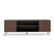  Mueble TV Dinka 02 de diseño minimalista con estructura de madera de roble oscuro, patas acentuadas en oro y estantes abiertos.