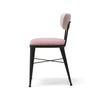 Descripción: Una silla Aiko con un asiento tapizado en rosa y armazón negro de metal y diseño.